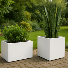 Witte plantenbakken