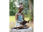 Bronzen beeld Lezend meisje 40x24x23cm