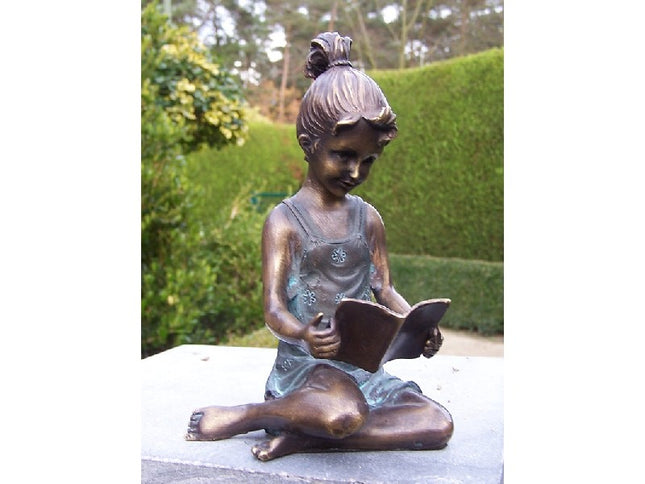 Bronzen beeld Klein lezend meisje 18x10x10cm