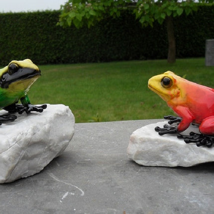 Bronzen beeld Kikker op rots        7x8x7cm