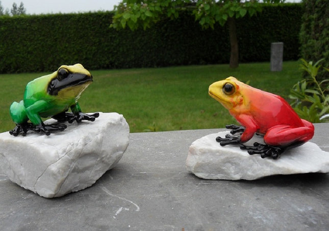 Bronzen beeld Kikker op rots        7x8x7cm