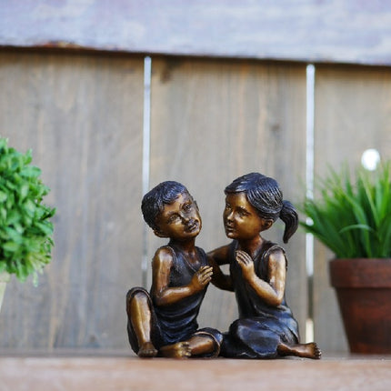 Estatua de bronce Pareja de niños riendo 13x10x14cm