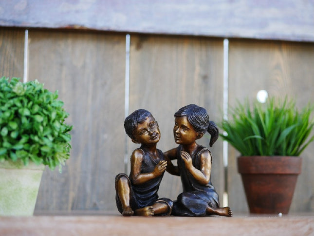 Estatua de bronce Pareja de niños riendo 13x10x14cm