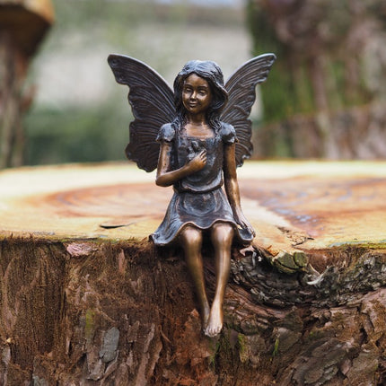 Bronzen beeld Zittende fee met bloem 20x11x13cm
