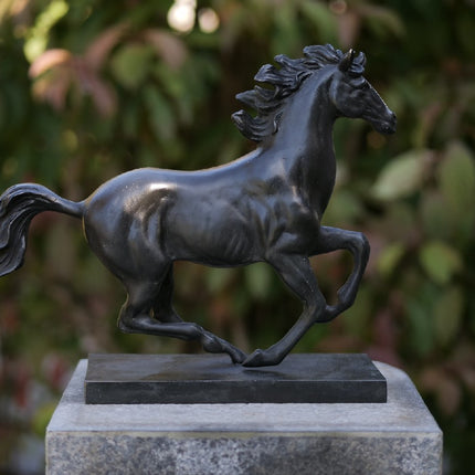 Bronzen beeld Paard op voet / bruin 30x12x38cm