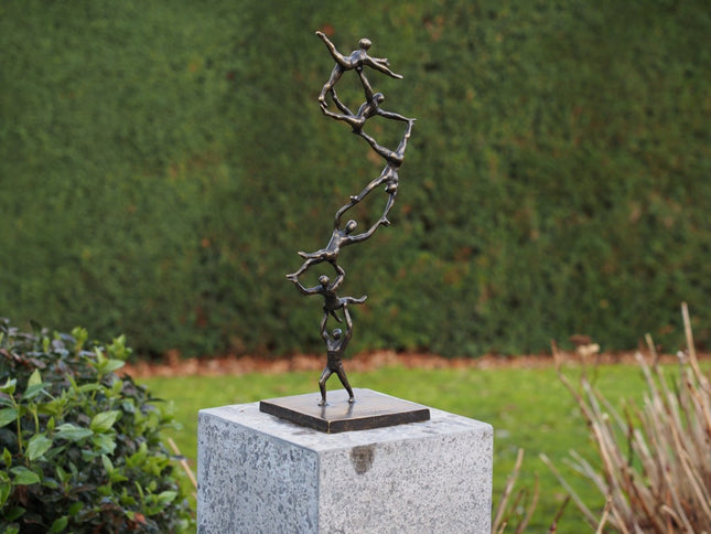 Bronzen beeld Spiraling to the top 46x15x15cm