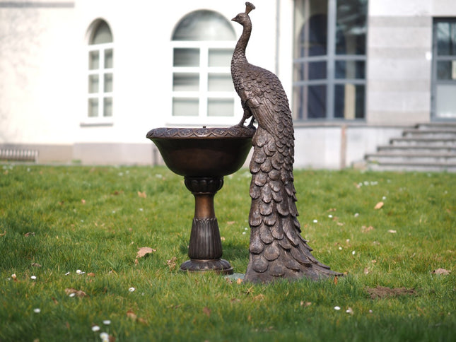 Bronzen beeld Pauw op vaas 143x85x105cm