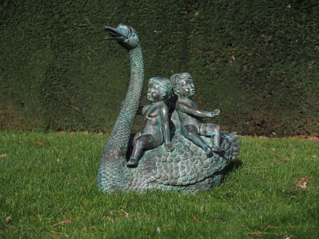 Bronzen beeld 3 Kinderen op Zwaan 85x55x90cm