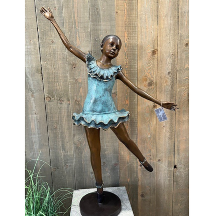 Estatua de bronce de bailarina, 130 x 64 x 32 cm (alto x ancho x profundidad)
