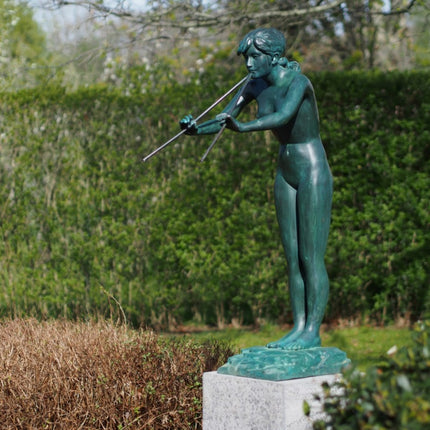Bronzen beeld Vrouw met fluit 120x35x71cm 20kg