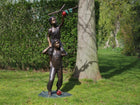 Bronzen beeld Jongen en meisje plukken appel 170x70x58cm 45kg - Doika - Bronzen beeld - Doika - 5410807610251 - PB61025