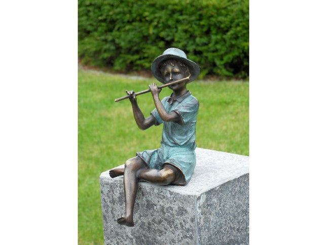 Bronzen beeld Jongen met fluit 20x10x12cm - Doika - Bronzen beeld - Doika - 5410807013410 - AN1341BRW-V