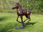 Bronzen beeld Lopend veulen 108x35x113cm 40kg - Doika - Bronzen beeld - Doika - 5410807611654 - PB61165