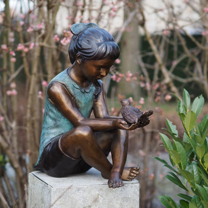 Bronzen beeld Meisje met vogel 50x27x45cm 11kg - Doika - Bronzen beeld - Doika - 5410807912669 - B91266
