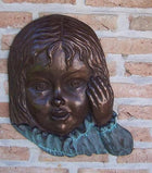 Bronzen beeld Meisjesgezicht muurdecoratie 40x5x33cm - Doika - Bronzen beeld - Doika - 5410807108512 - HW0851BR-B