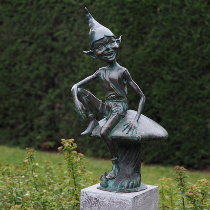 Bronzen beeld Pixie op paddenstoel 77x35x43cm - Doika - Bronzen beeld - Doika - 5410807013373 - AN1337BR-V