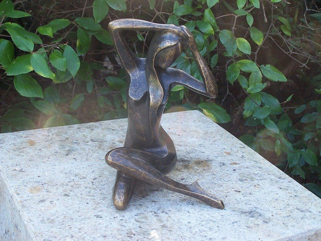 Bronzen beeld Zittende vrouw 24x17x18cm - Doika - Bronzen beeld - Doika - 5410807011898 - AN1189BR-BI