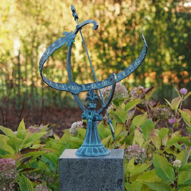 Bronzen Zonnewijzer met dierenriem 60x45x50cm - Doika - Zonnewijzer - Doika - 5410807002216 - GA0221BR-V